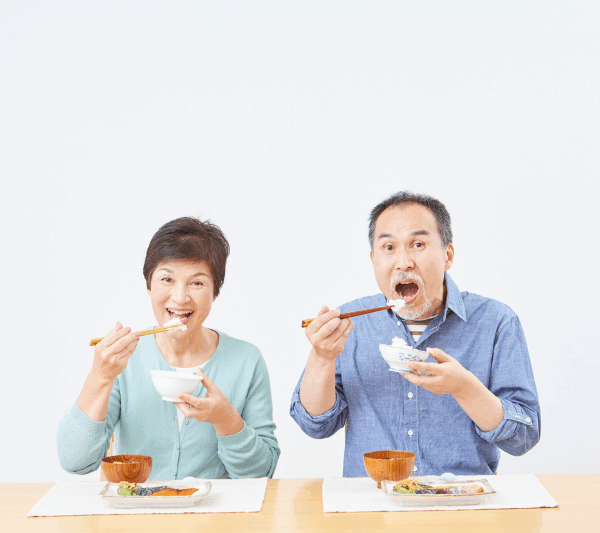 高齢者のご飯の量は何グラムが理想？適正量を取れない場合の工夫も解説