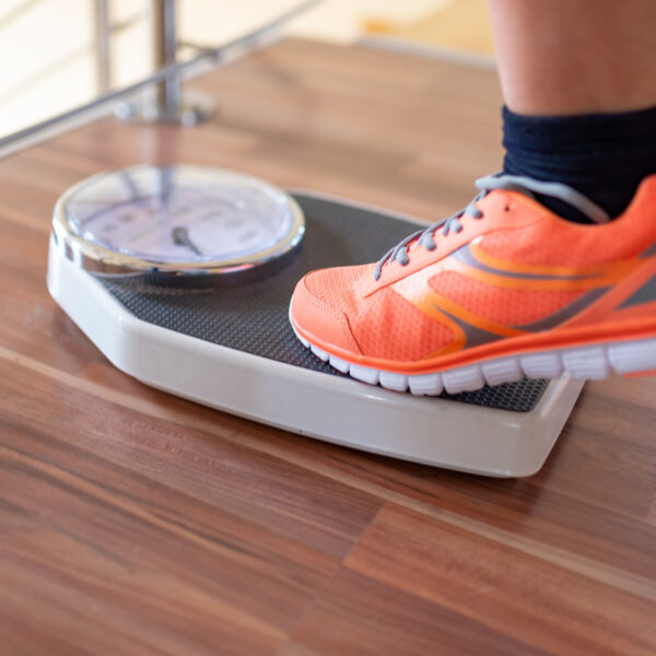 高齢者の体重増加の原因とは？肥満のリスクと対策をわかりやすく解説