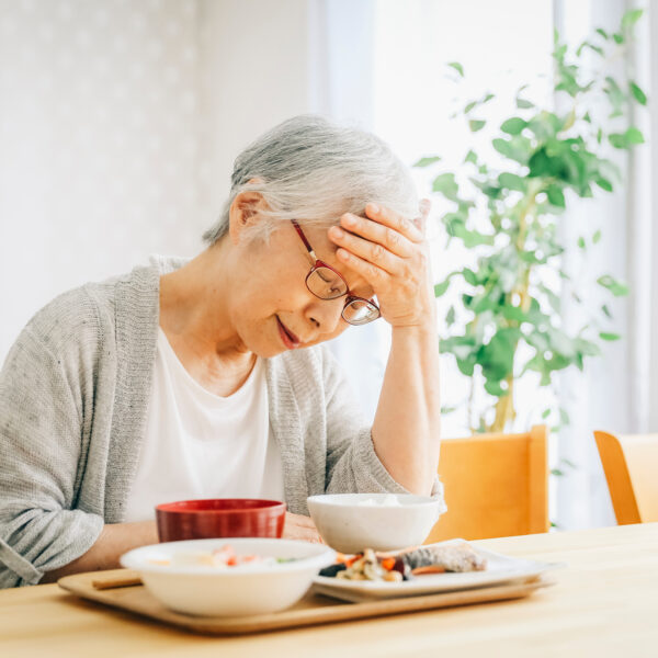 高齢者の食欲不振｜主な原因とリスク・6つの改善策をわかりやすく解説